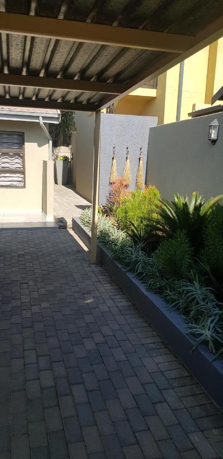 Salas Stay, Midrand Luaran gambar