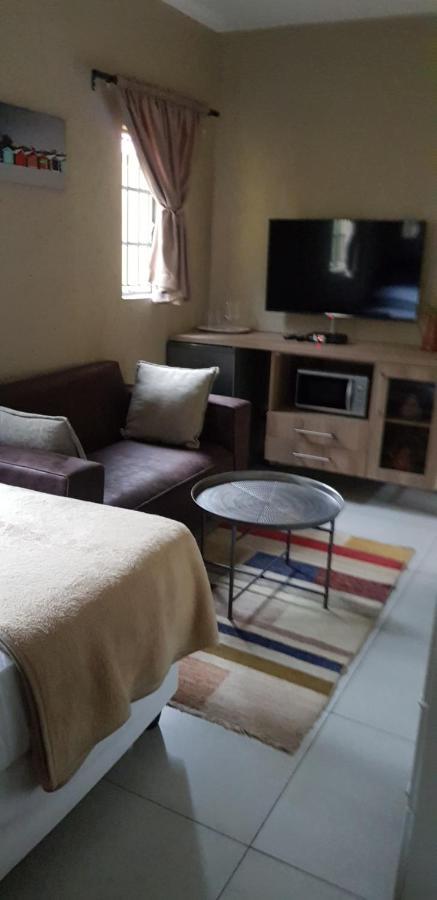 Salas Stay, Midrand Luaran gambar