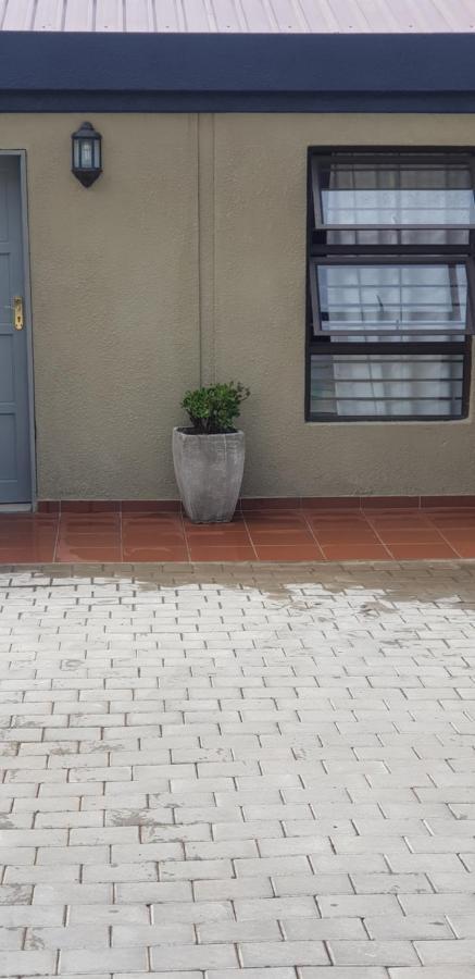 Salas Stay, Midrand Luaran gambar