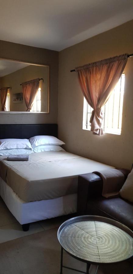 Salas Stay, Midrand Luaran gambar